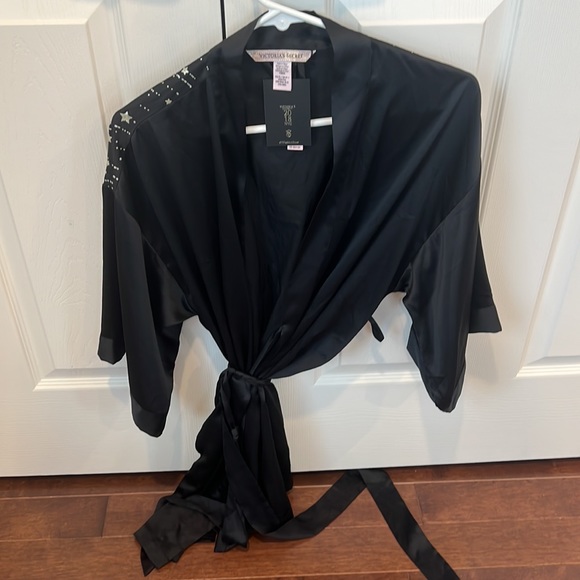 2018 VSFS ROBE - Picture 2 of 2